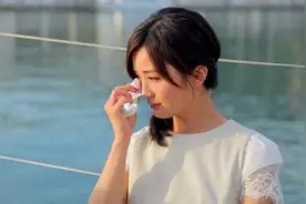 继母给我送来养老钱，羞愧的我痛哭着追出门···图片
