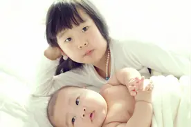 妈妈实例分享 让大宝轻松接受二宝图片
