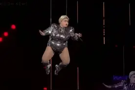 日本女最灵活的胖子渡边直美高仿Lady Gaga在超级碗上的表演视频封面