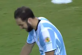 GIF：错失良机！伊瓜因断球后单刀不进图片