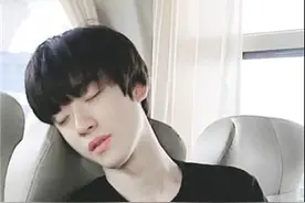 LOL职业电竞选手的睡颜哪家强？图片