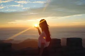 美女美景 帐篷 露营 看日出 这就是情侣间最浪漫的事儿图片