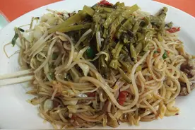 一盘炒螺蛳粉的美味推荐图片