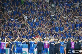 欧洲杯：冰岛2-1英格兰 赛后冰岛队球员霸气谢场图片