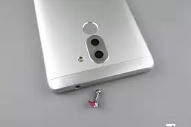 这5个手机小配件正在损害你的手机，还不快丢掉！图片