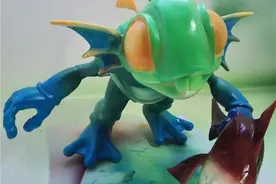 《魔兽世界》玩家手工自制蠢萌版小鱼人 乌拉哇哇哇图片