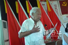吴川市吴阳镇88岁高龄老人光荣入党图片