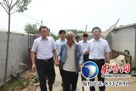 岳德川、聂建军到河口区走访慰问部分建国前老党员和生活困难党员图片
