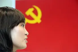 镰刀与锤子交织，奏响新旋律图片