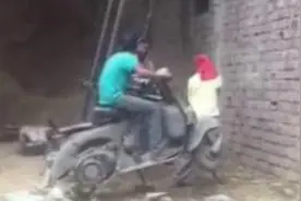 阿三又开挂，摩托车在工地还能这么用图片