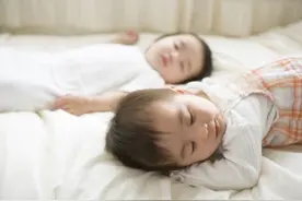 宝宝变黄，是何因？图片
