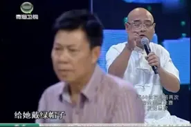 50岁大叔登台就给16年未见的朋友跪下，说出真相那一刻全场落泪视频封面