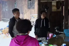 包贝尔肠胃不好，包妈让杜淳说服儿子做检查，杜淳：正巧我也想做视频封面