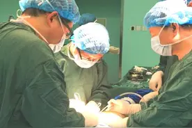 天津市西青医院骨一科成功为89岁患者实施髋关节置换手术图片