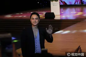 明道厦门捞金玩快闪 向粉丝友好打招呼鼓励大家发微博图片