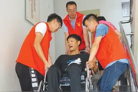 高位截瘫患者苗延平设计的"上楼神器"批量生产图片
