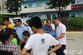 陆川供电公司多方联动进校园图片