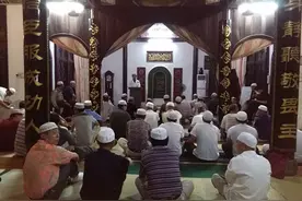 镇江穆斯林欢度伊历1437年“盖德尔夜”图片