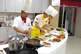 郑州新东方名师助阵都市频道名嘴约FAN之清凉一夏图片
