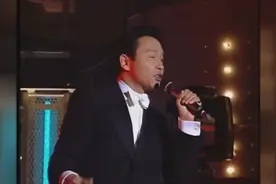 1999年张国荣获奖唱《莫妮卡》，前排的天王天后们都鼓掌，太好听视频封面