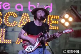 逃跑计划全国巡演发布会演绎新歌 与歌迷热情互动场面温馨图片
