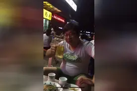 青岛啤酒节亚军，两秒喝一杯，太能喝了图片