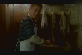 给你剪发的理发师是个死人，手当然是凉的啦图片