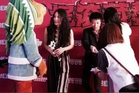 郑钧指导动画大片《摇滚藏獒》首映 王菲窦靖童同台为其造势图片