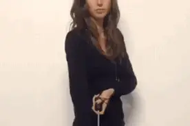 段子+gif：有三条腿的就是厉害，不管是在前面还是在后面图片