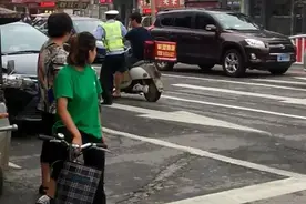 警察执法无需执法证图片