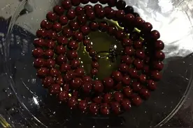 熊孩子竟把小叶紫檀手串扔油锅了，这一股豆油味的珠子还有救不？图片