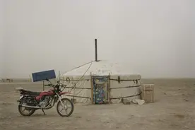 记录蒙古戈壁游牧民生活图片
