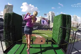 美国爆红高尔夫辣妹女神Paige Spiranac快乐挥杆视频封面