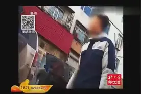 东北大哥修车，车被修理工砸破！引发的“笑话”图片