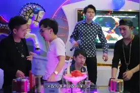 当美女进入包厢以后！视频封面