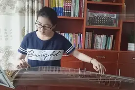 古筝弹奏《化蝶》，美女熟练的技巧加上歌曲的美妙，打动人心！图片