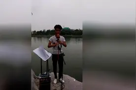葫芦丝演奏《荷塘月色》外景拍摄，与你一起走进那美丽的荷塘！图片