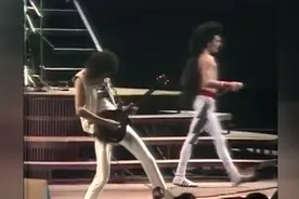 听歌还是经典歌曲好听！皇后乐队1985年的现场如今看起来震撼图片