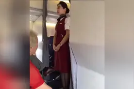 漂亮的空姐工作职责就是时刻为每位乘客提供帮助视频封面