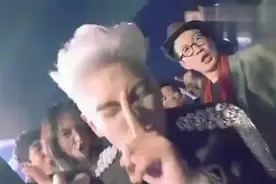 Bigbang演唱会后台，Top崔胜铉常自嗨搞笑逗声妹图片