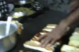 实拍印度街头的美食小吃，实在让人眼花缭乱，你吃哪过几种呢图片