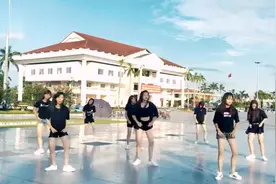 越南漂亮女学生在广场跳曳步舞，说实话，跳得还可以视频封面