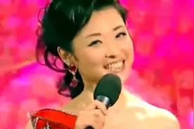 央视名嘴周涛12岁女儿曝光，患有自闭症，周涛为她不再上春晚视频封面