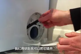 洗衣机打开这个盖子，积累多天的脏水通通排出，知道的人很少！视频封面