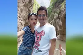 王学兵与小15岁娇妻大秀恩爱，三任太太都是美女