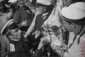 1905年沙俄帝国敖德萨海军波将金号战舰，士兵被迫吃含蛆的肉！视频封面