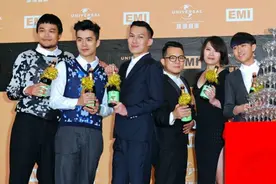 苏打绿背后的男人图片