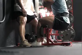 世界上身材最好的男人，奥赛健体之王杰瑞米腿部训练，最新实拍视频封面