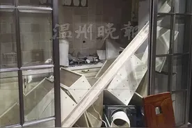 橱柜掉落厨房很受伤 装柜子的和贴瓷砖的哪个该赔图片