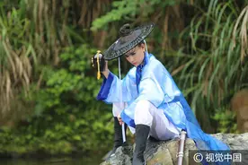 湖南郴州景区上演侠女古装秀，古装美女演绎万种风情图片